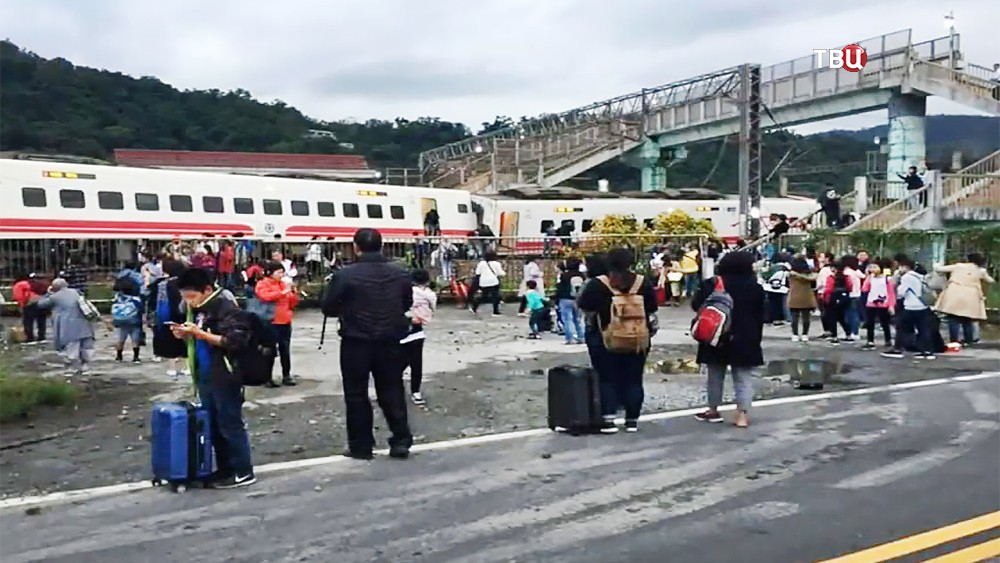 Последствия крушения поезда в Тайвани