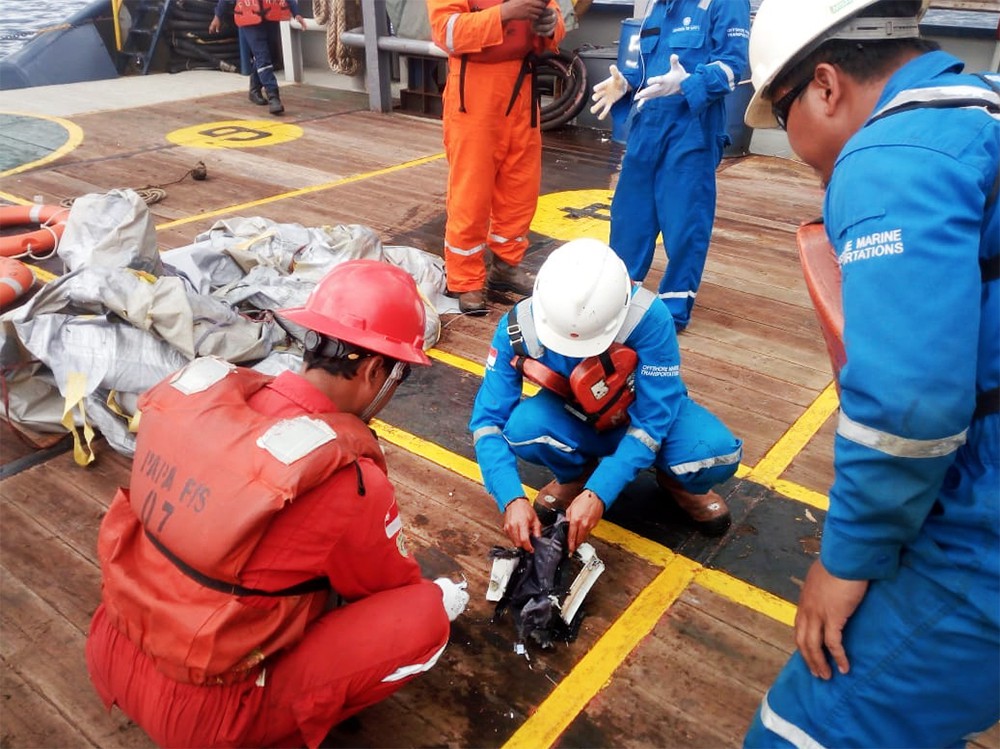 Спасатели Индонезии на месте крушения Boeing 737 MAX 9