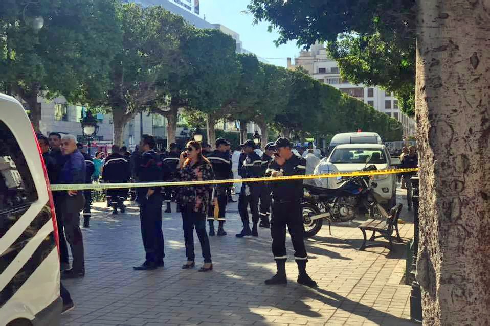 Полиция на месте взрыва в Тунисе