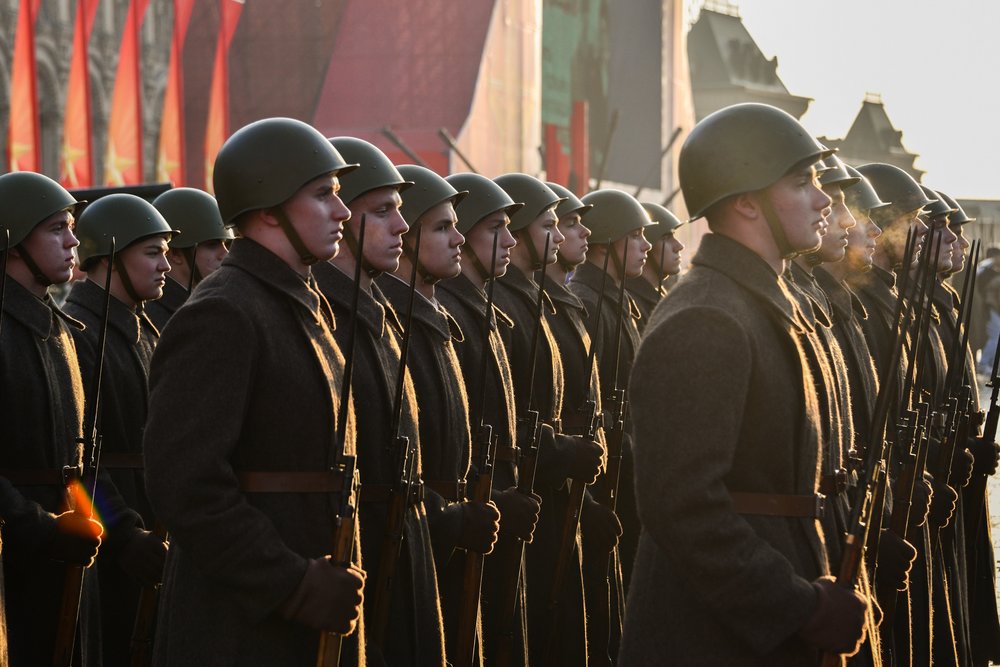 Торжественный марш в честь 77-й годовщины военного парада 7 ноября 1941 г. на Красной площади