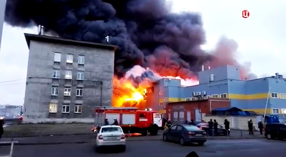 Возгорание гипермаркета "Лента" в Петербурге