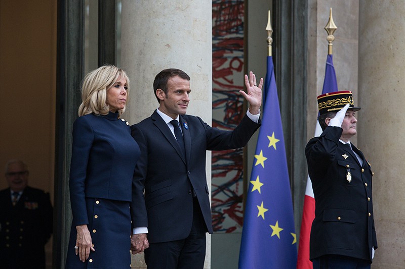 Президент Франции Эммануэль Макрон и его супруга Бриджит Макрон после встречи с президентом США Дональдом Трампом