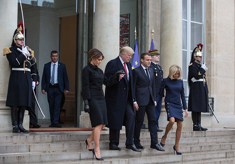 Президент Франции Эммануэль Макрон и президент США Дональд Трамп с супругами