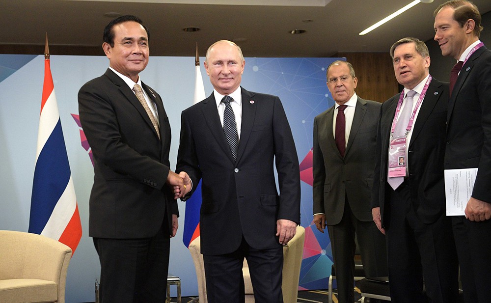 Владимир Путин и с премьер-министр Таиланда Прают Чан-Оча