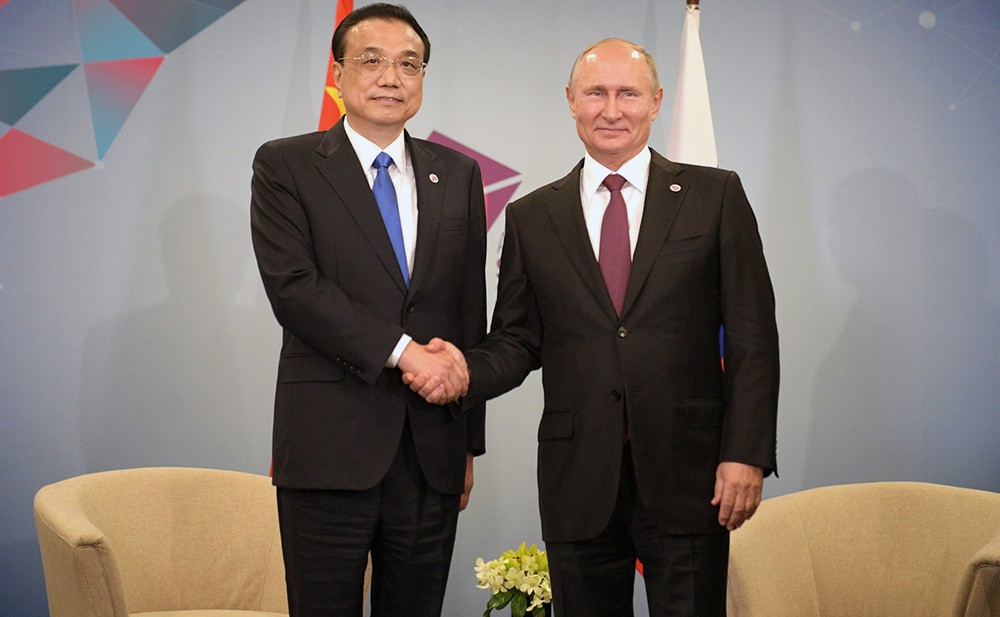 Владимир Путин и премьер Госсовета КНР Ли Кэцян