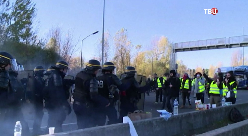 Акция протестов "желтых жилетов" во Франции