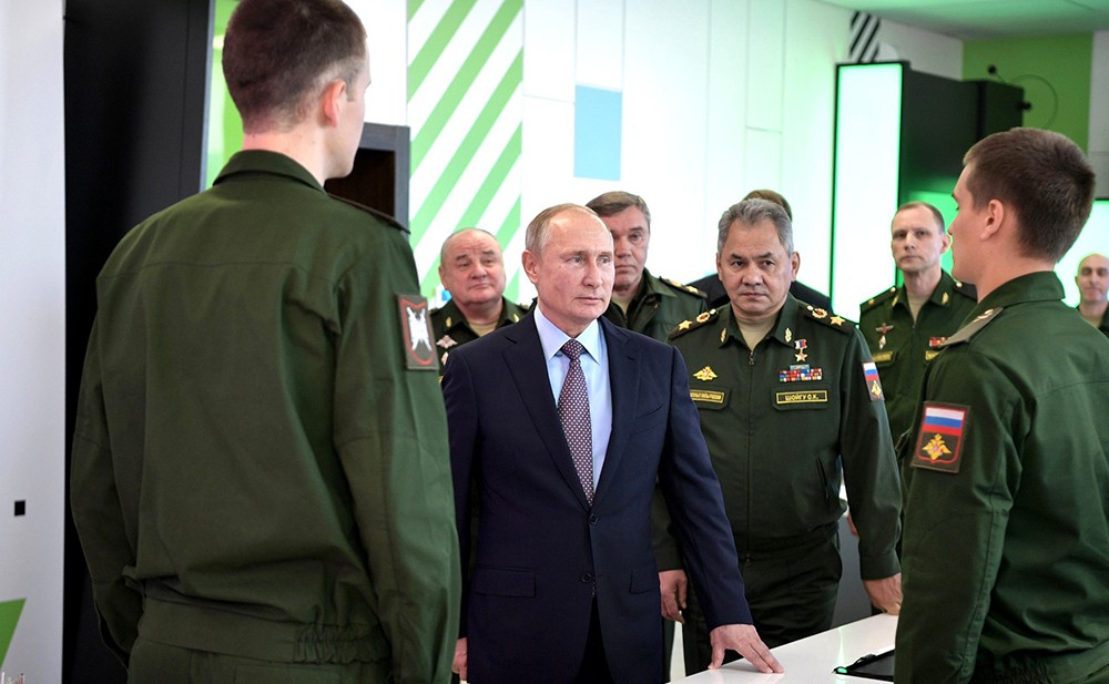 Владимир Путин посетил Военный инновационный технополис "Эра"