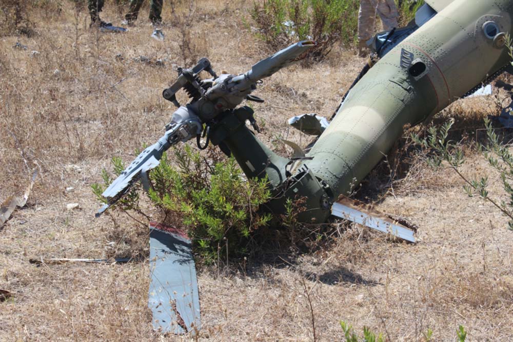 Обломки вертолета ВКС России в Сирии 