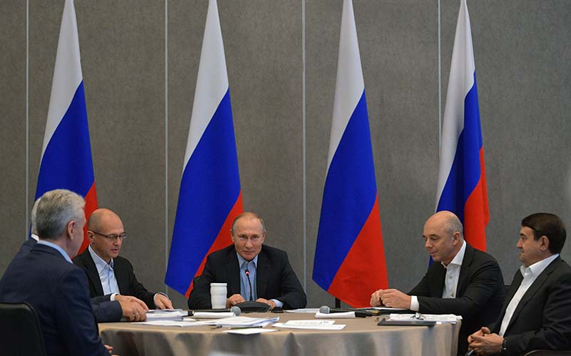 Рабочая поездка президента России Владимира Путина в Крым
