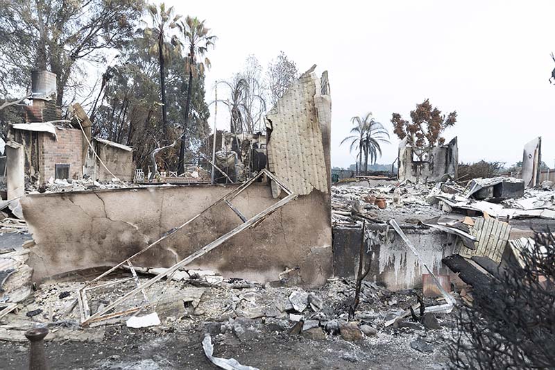 Последствия пожаров в Калифорнии 