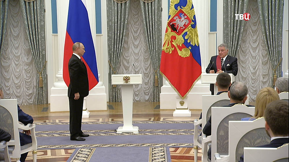 Владимир Путин во время вручения госнаград в Кремле 
