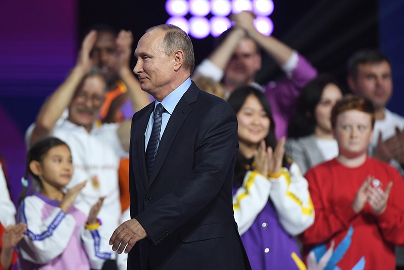 Владимир Путин на Международном форуме добровольцев