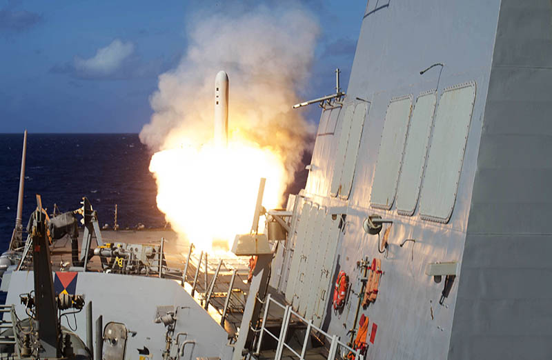 Пуск ракеты с корабля ВМС США 
