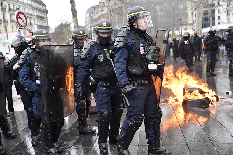 Акция протеста лицеистов в Париже  
