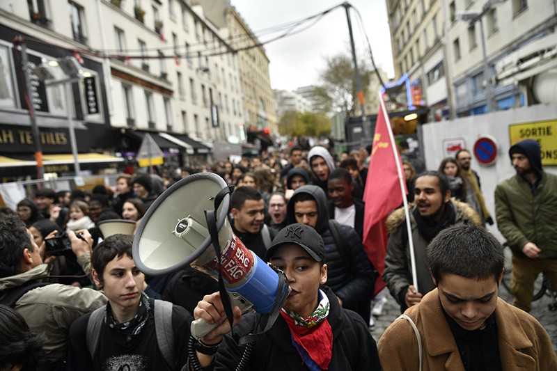 Акция протеста лицеистов в Париже  