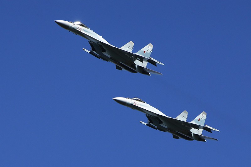 Многофункциональные истребители Су-35 