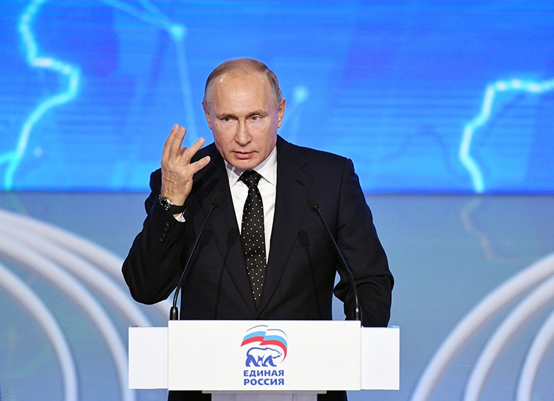 Владимир Путин выступает на XVIII съезде Всероссийской политической партии "Единая Россия"