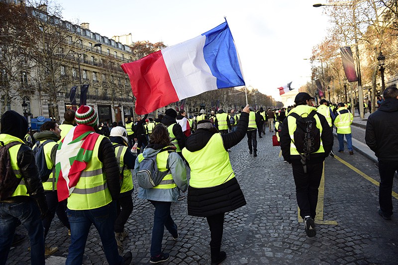Организовать протест. Жёлтые жилеты во Франции. Фирма протест. Протест работников во Франции. Организованный протест.
