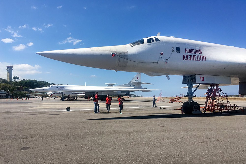 Стратегические бомбардировщики Ту-160