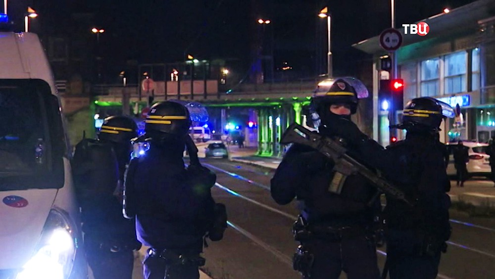 Полиция Франции проводит спецоперацию