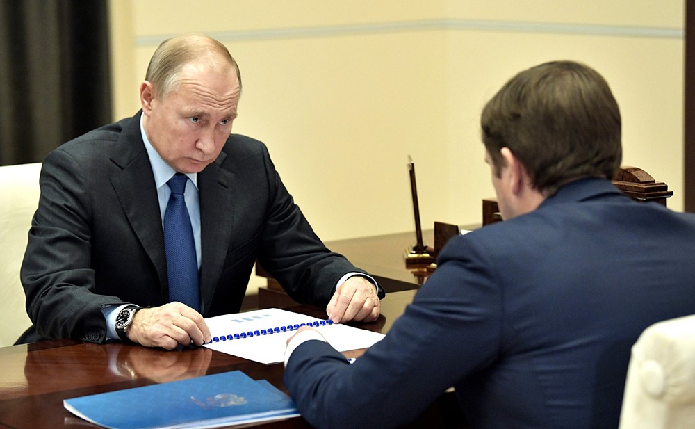 Владимир Путин и руководитель Федерального агентства по рыболовству Илья Шестаков