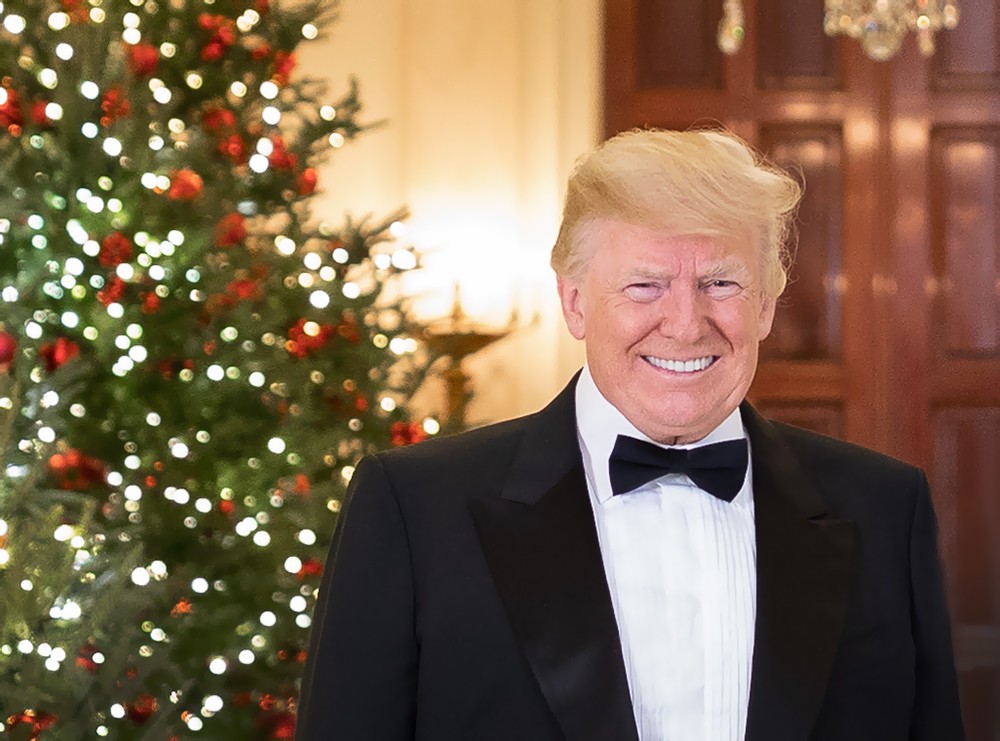 Дональд Трамп возле рождественской елки