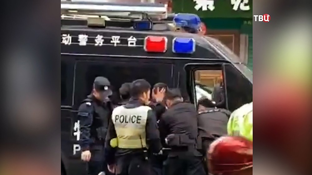 Полиция Китая задеживает преступника