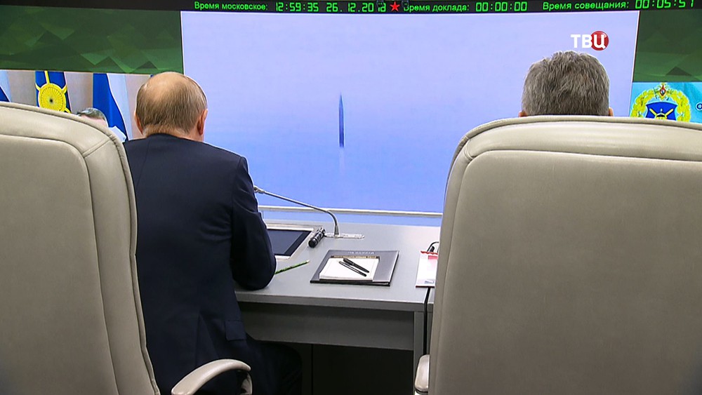 Владимир Путин следит за запуском ракета комплекса "Авангард"