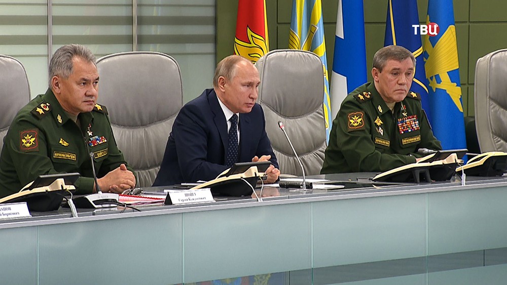 Владимир Путин в Национальном центре управления обороной РФ  