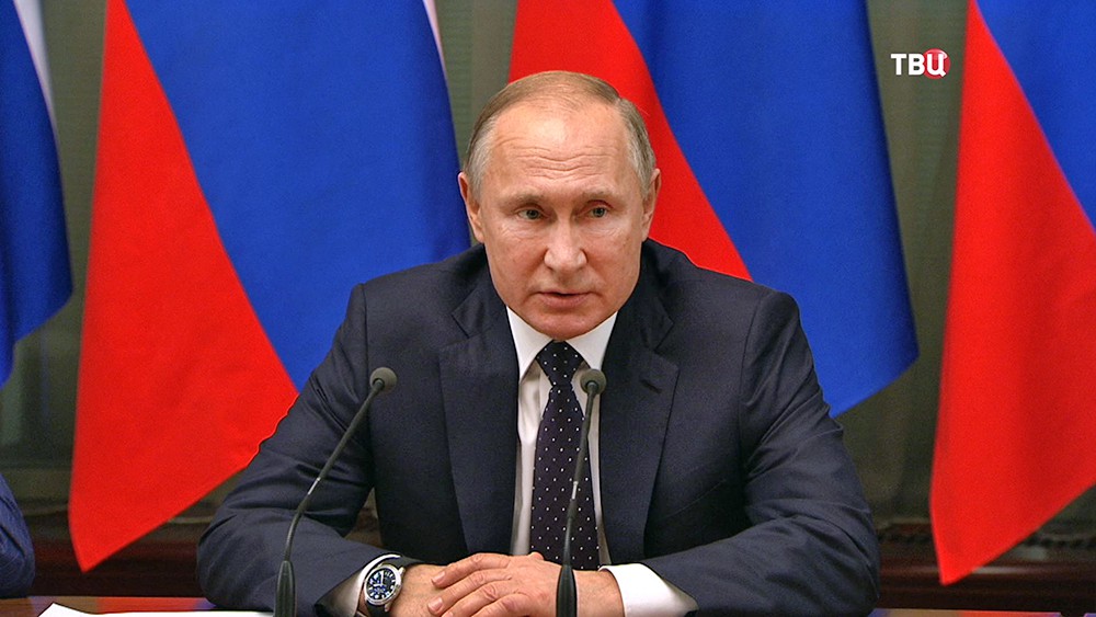 Владимир Путин на заседании