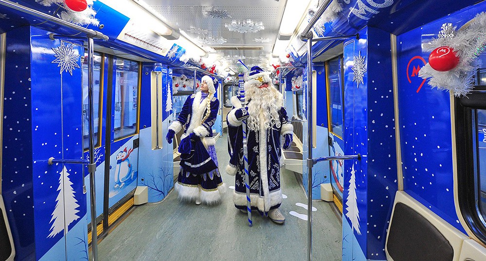 Новогодний поезд в метро 