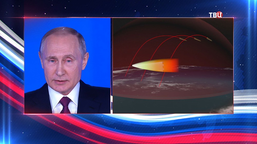 Владимир Путин рассказывает о ракетном комплексе "Авангард" во время ежегодного послания Федеральному Собранию