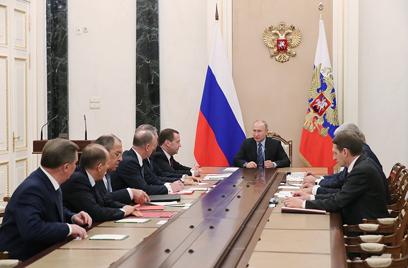  Владимир Путин проводит совещание с постоянными членами Совета безопасности