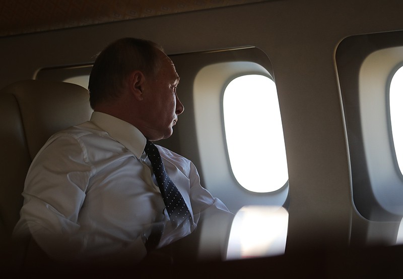 Владимир Путин на борту президентского самолета