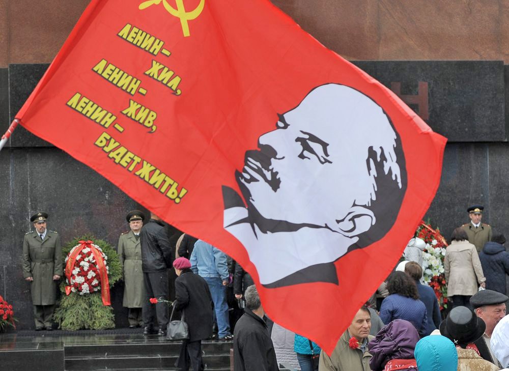 Возложение цветов к Мавзолею Владимира Ленина