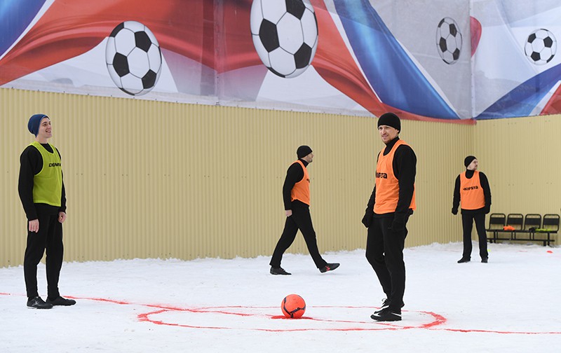 Игрок ФК "Краснодар" Павел Мамаев участвует в футбольном матче между заключенными московского СИЗО "Бутырка"