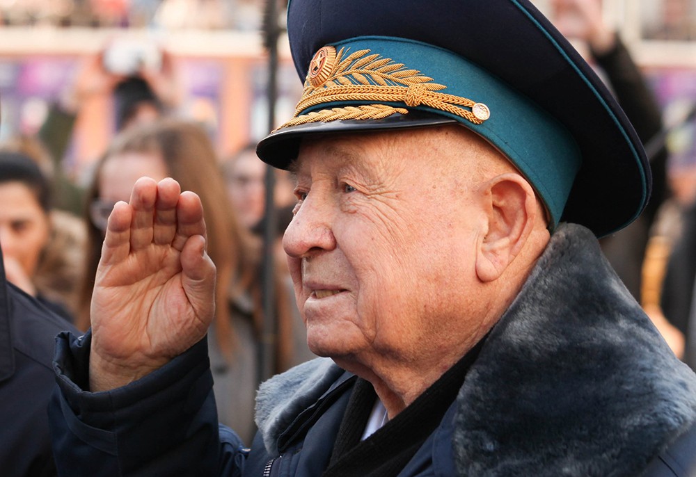 Летчик-космонавт, дважды Герой СССР Алексей Леонов