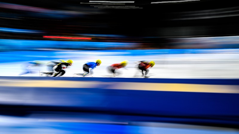 Спортсмены в забеге на 1500 метров в соревнованиях по шорт-треку среди женщин на XXIX Всемирной зимней Универсиаде 2019
