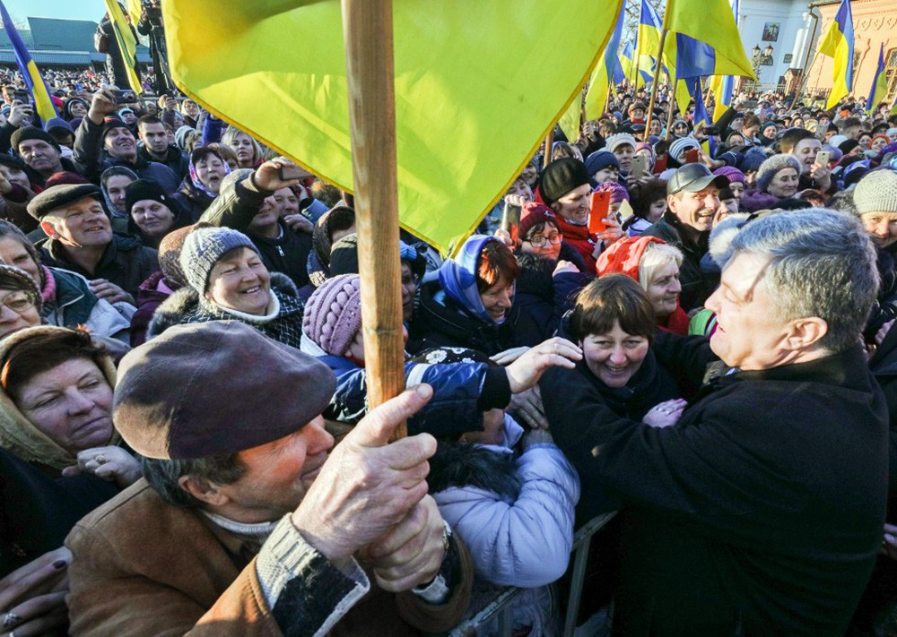 Пётр Порошенко и жители Украины