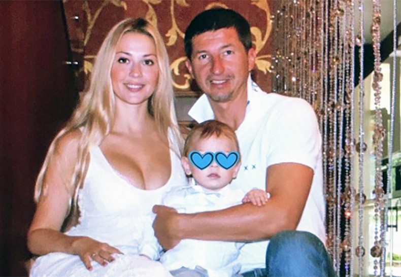  Евгений Алдонин с женой Ольгой и сыном Артемом