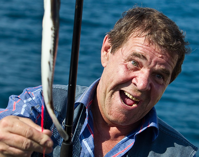 известные люди на рыбалке. известные рыбаки. известные рыбаки. известные люди на рыбалке. актер рыболов.