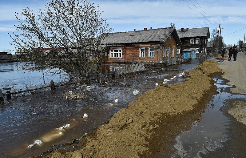 Жилые дома, затопленные в результате паводка