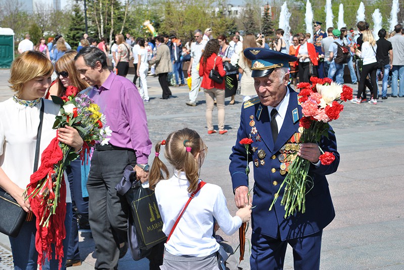 Ветеран войны в парке в День Победы