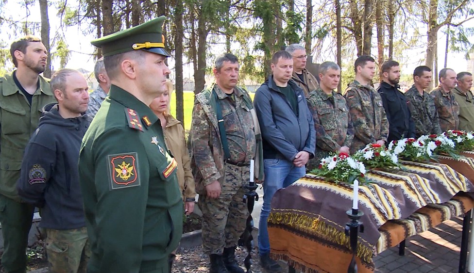 Церемония перезахоронения останков советских воинов в Латвии