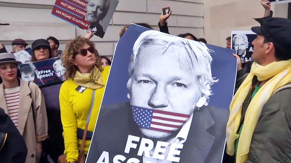 Митинг за освобождение Джулиана Ассанжа