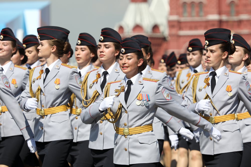 Женский полк парад победы