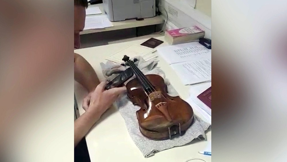 Изъятая старинная скрипка