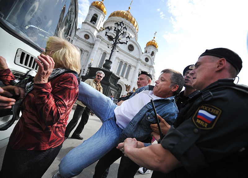 Нападение на храм в новосибирске. Украина пенсионеры избивают и выгоняют с церкви.