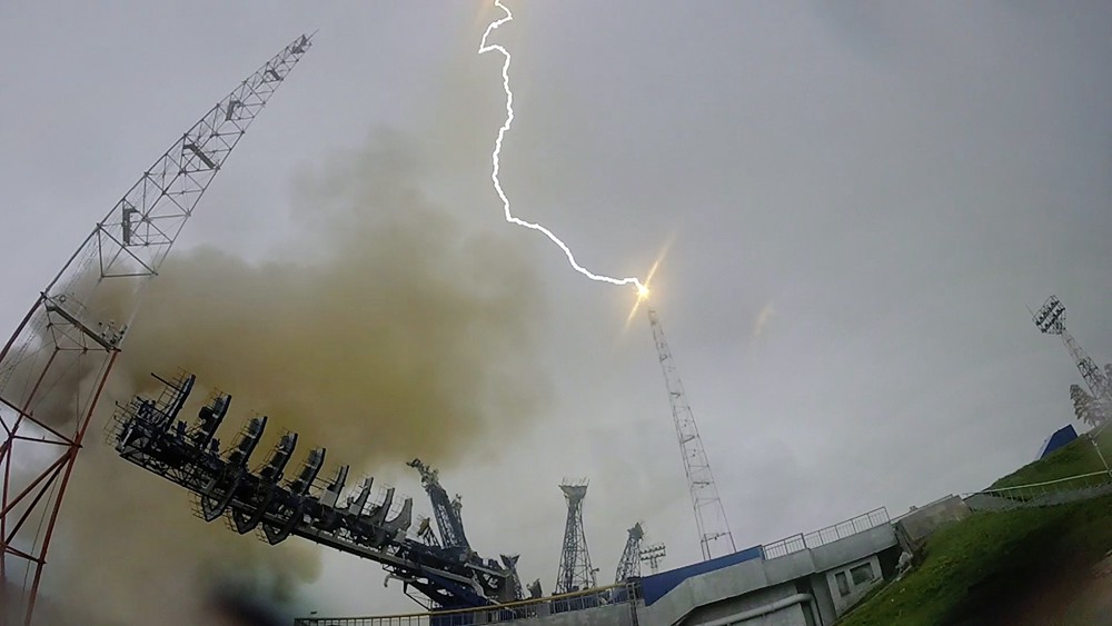 Удар молнии в стартовую площадку космодрома "Плесецк"