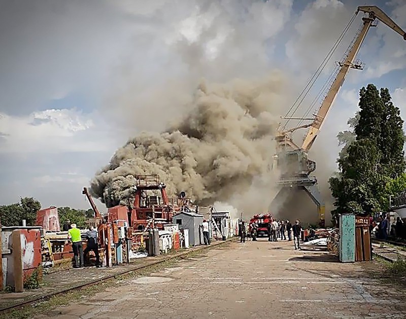 Пожар на судостроительном заводе "Кузня на Рыбальском" в Киеве